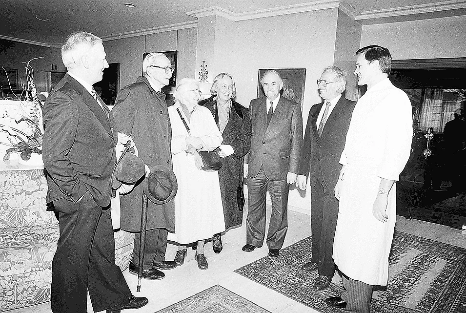 Friedrich August von Hayek im Colombi-Hotel in Freiburg, 20. April 1986. Aufnahme aus der Marlis-Decker-Sammlung im Staatsarchiv Freiburg.